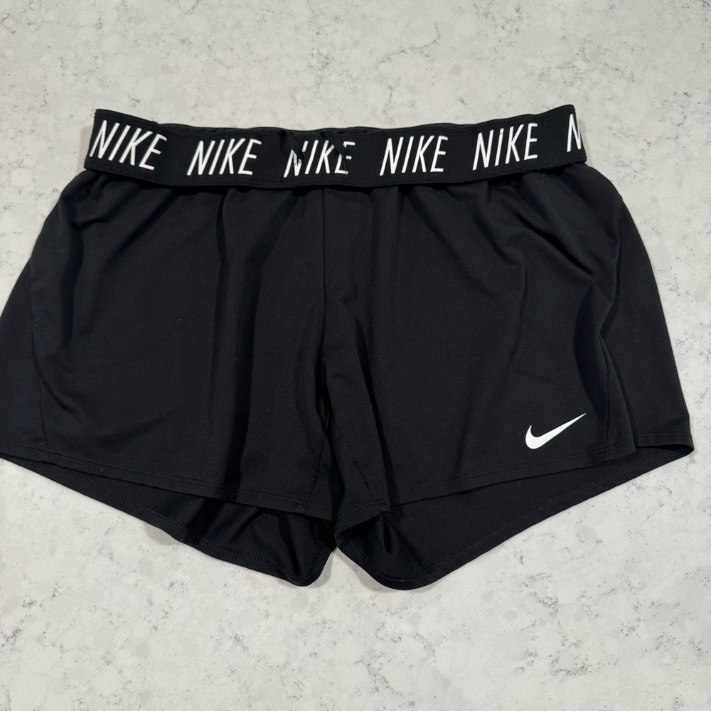 Nike Dri-Fit Women’s XL Training Shorts Elastic Logo Waistband Athletic Workout
